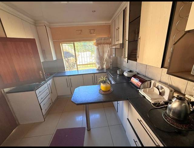 3 BEDROOM HOUSE FOR SALE IN VANDERBIJLPARK CE 2